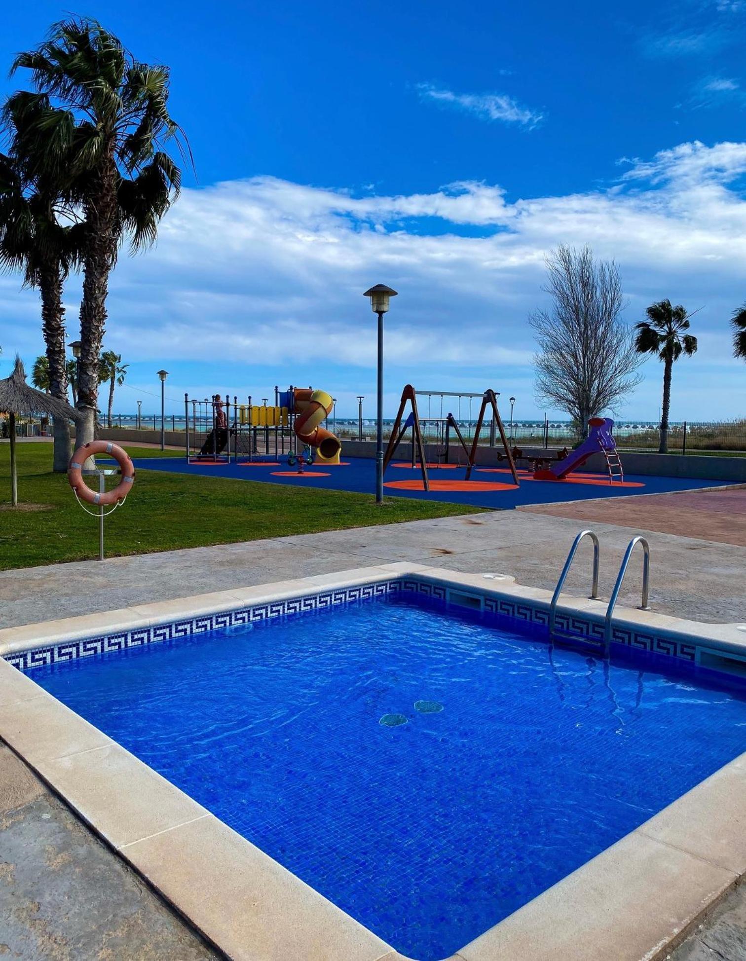 Playa, Piscina, Parking Genial Cubelles