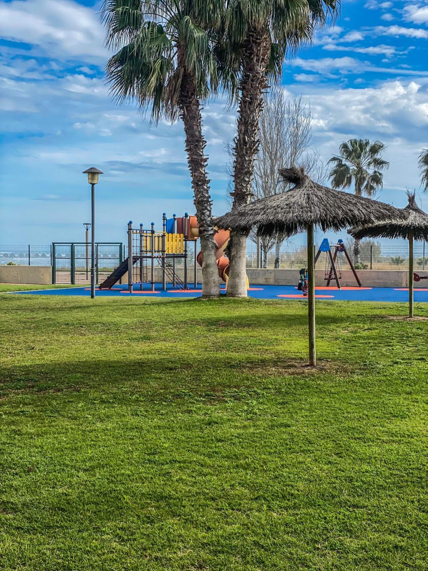Playa, Piscina, Parking Genial Cubelles