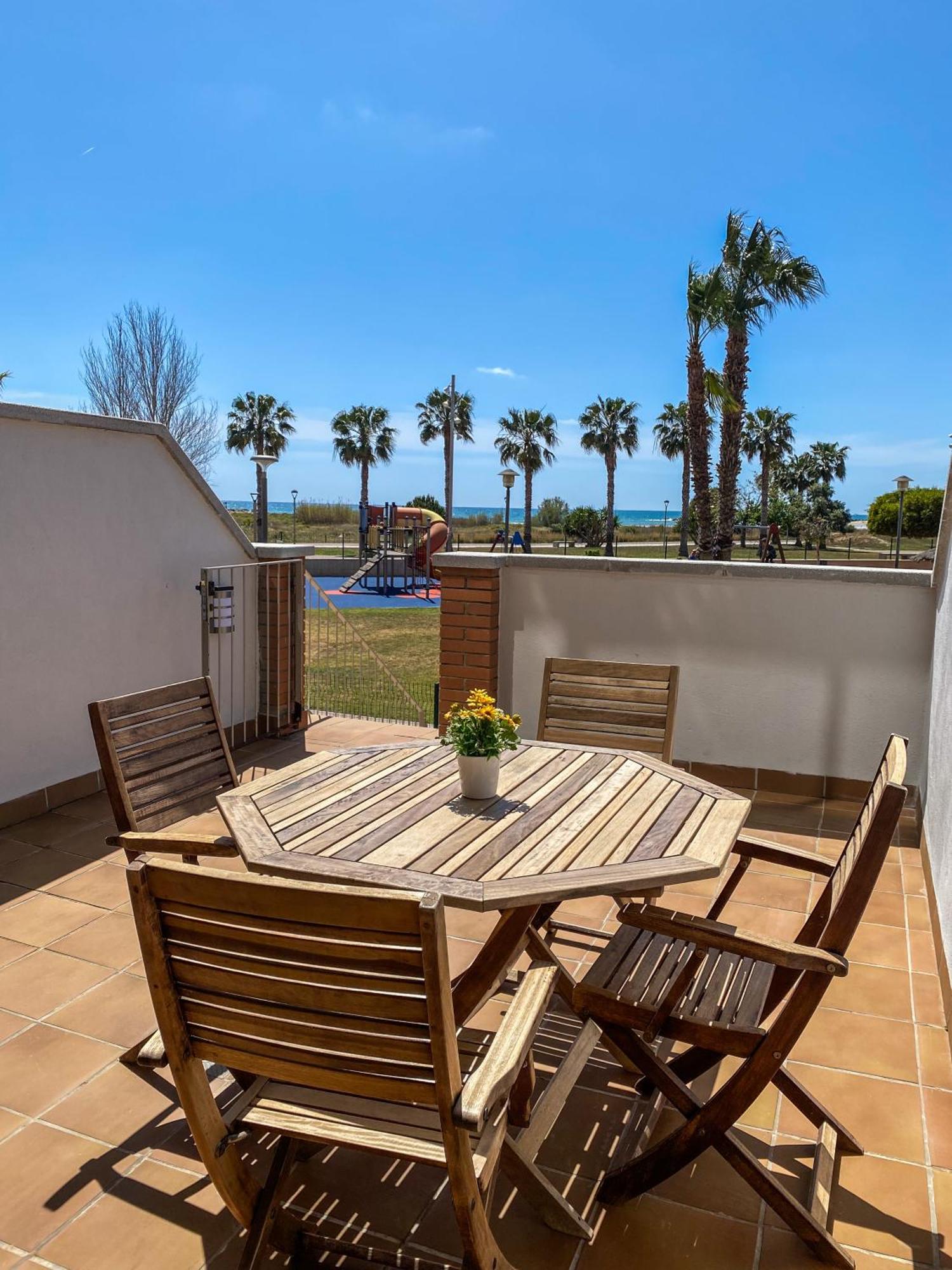 Playa, Piscina, Parking Genial Cubelles